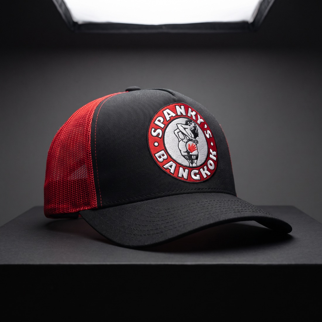 Spankys trucker cap in black and red
